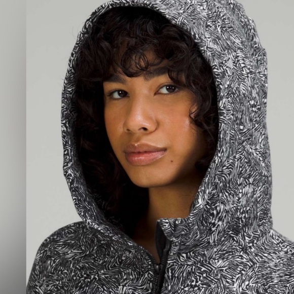 Lululemon Scuba Full-Zip Hoodie Size 8 - Picture 5 of 13